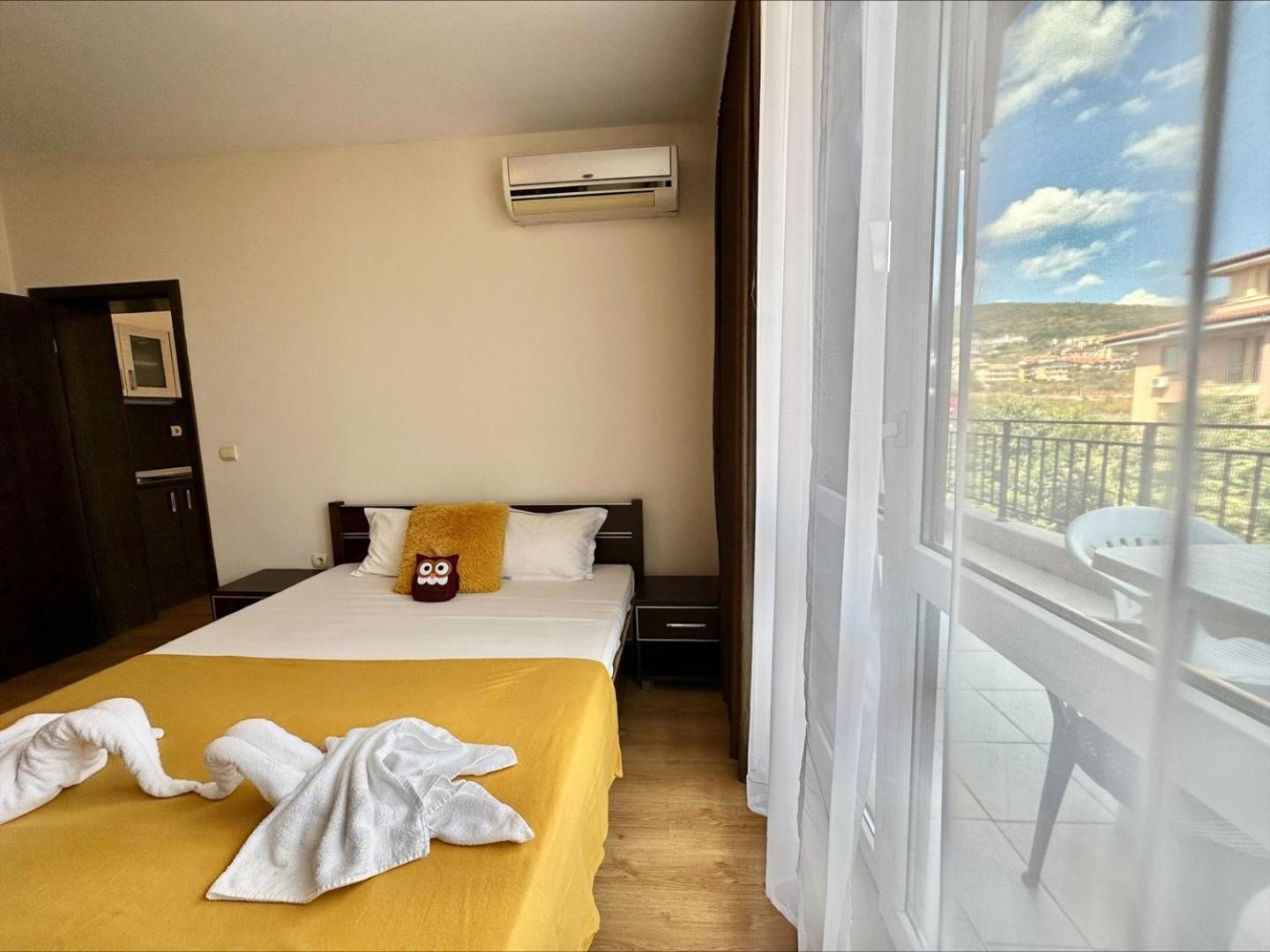 Menada Luxor Apartments Sveti Vlas Eksteriør bilde