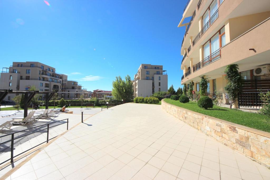 Menada Luxor Apartments Sveti Vlas Eksteriør bilde