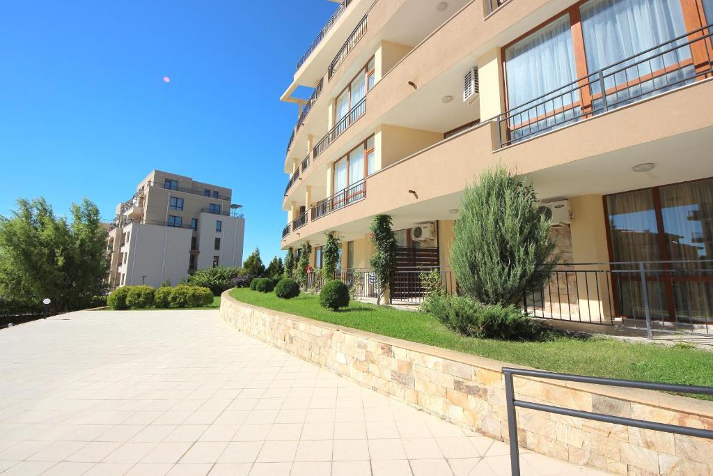 Menada Luxor Apartments Sveti Vlas Eksteriør bilde