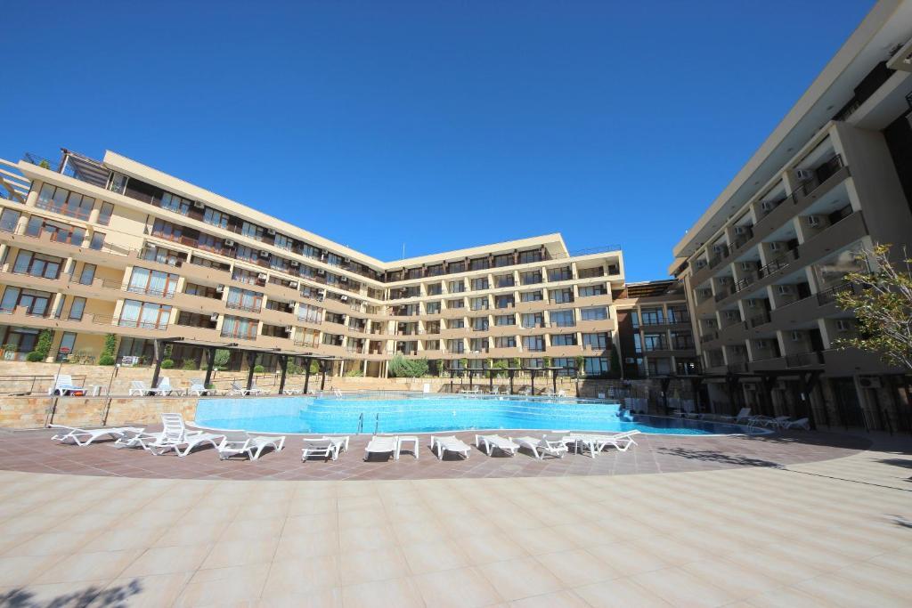 Menada Luxor Apartments Sveti Vlas Eksteriør bilde